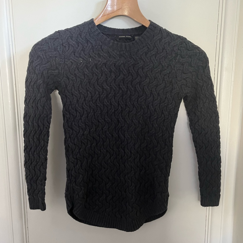 Jeanne Pierre Women’s gray cotton cable knit crew neck sweater.